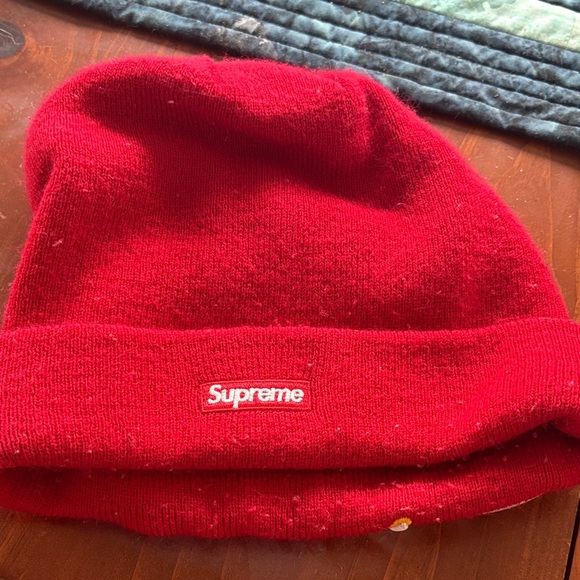 Supreme Red Logo Beanie - Picture 2 of 2